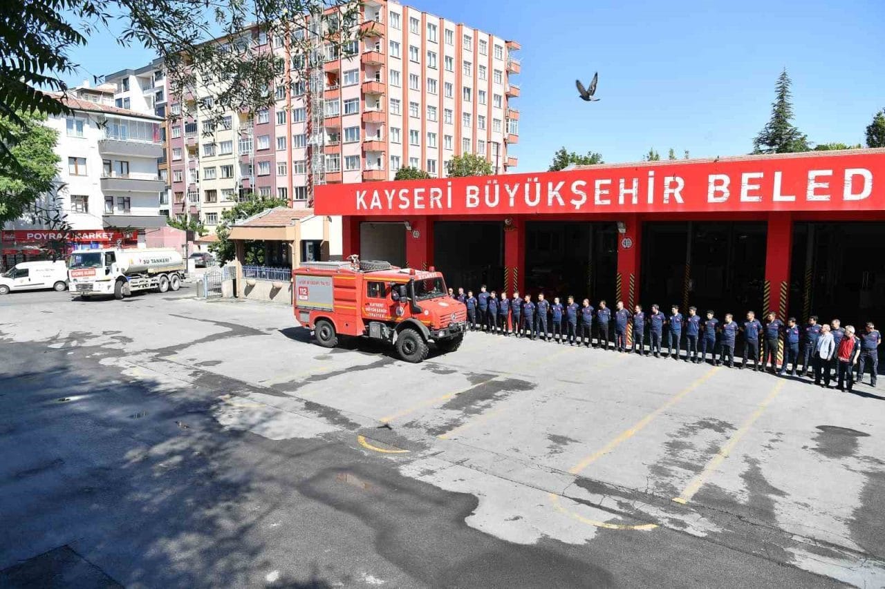 Manisa ve İzmir’deki yangın bölgelerinde çalışmalarını tamamlayan Kayseri Büyükşehir Belediyesi