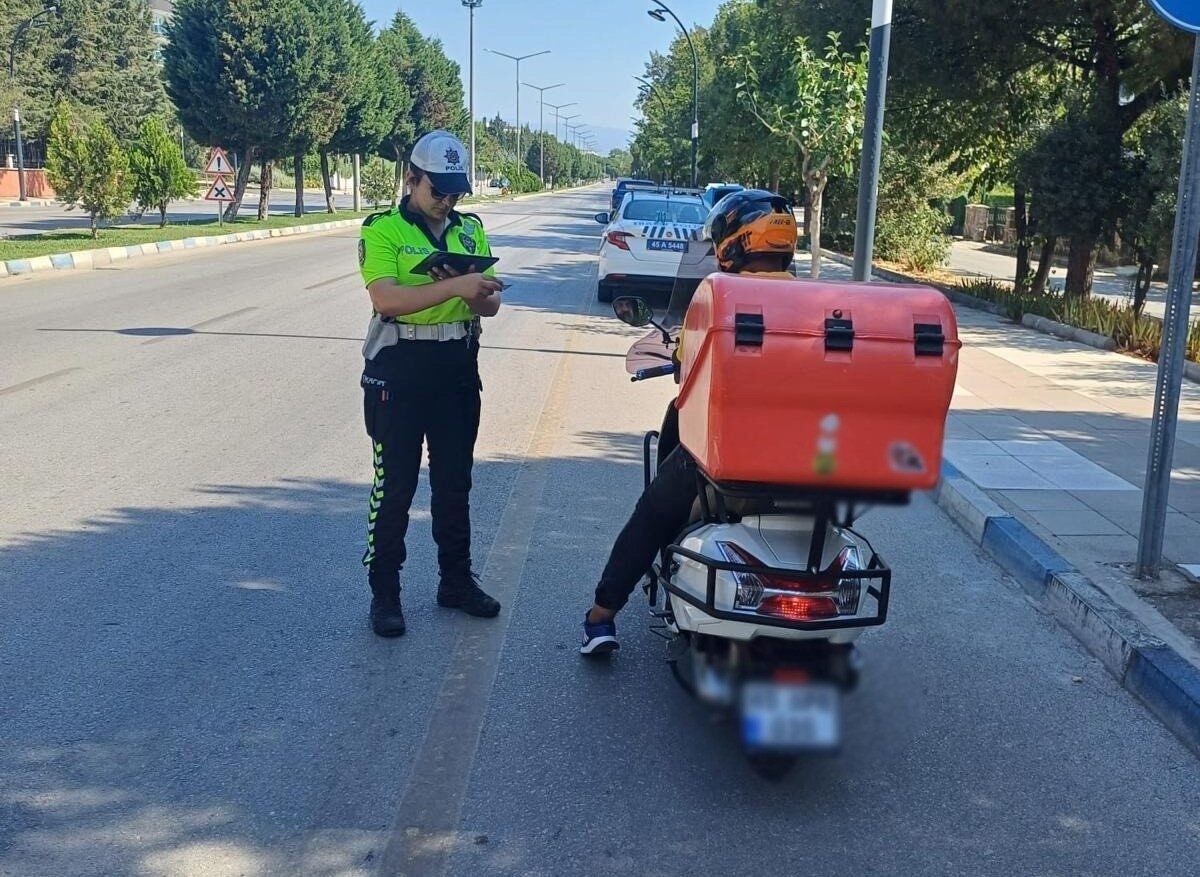 Manisa il genelinde yapılan motosiklet denetimlerinde kusurlu görülen 953 sürücüye