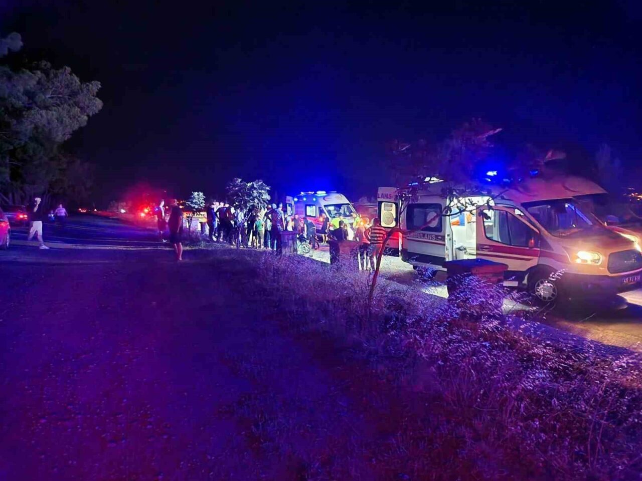 Manisa’nın Kırkağaç ilçesinde tırın çarptığı 3 tekerlekli elektrikli motosikletteki 6