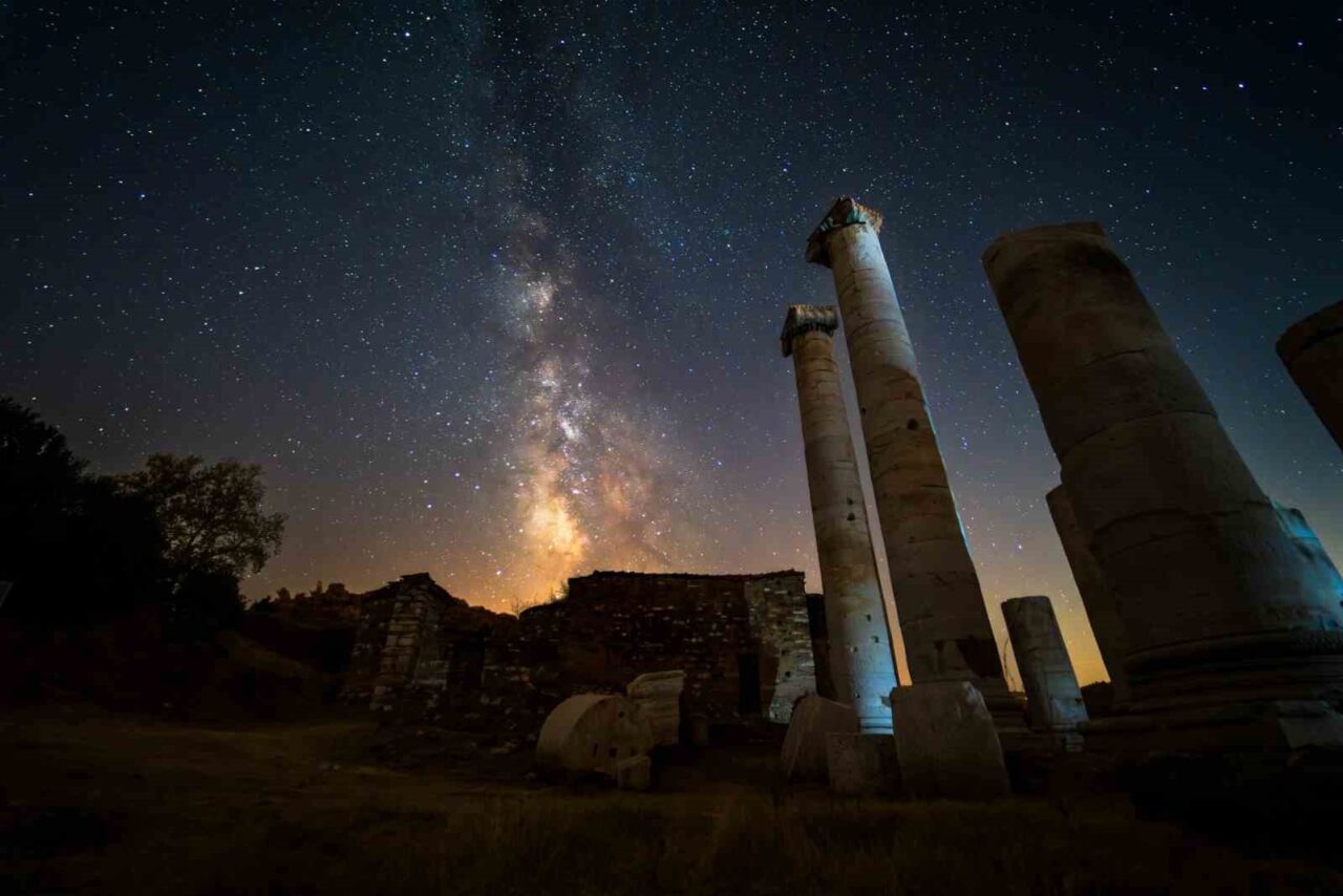 Manisa’nın Salihli ilçesinde bulunan Sardes Antik Kenti ile Bin Tepeler