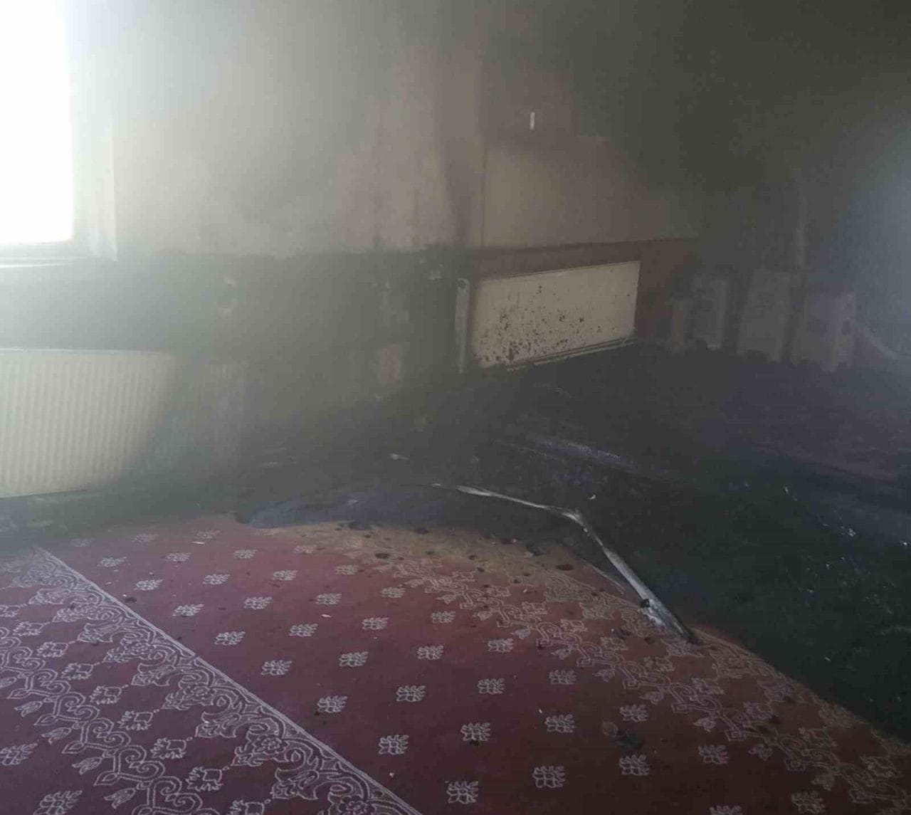 Balıkesir’in Manyas ilçesine bağlı Salur Mahallesi’nde bulunan camide yangın çıktı.