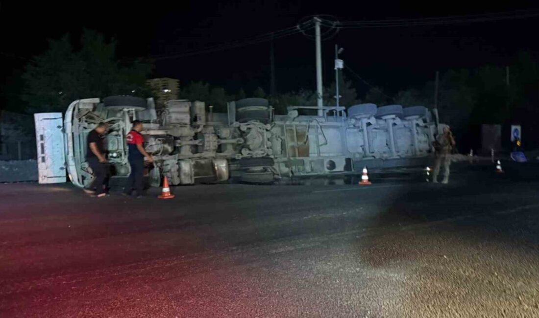 Mardin’in Artuklu ilçesinde kontrolden çıkarak devrilen tırın sürücüsü yaralandı. Yalım