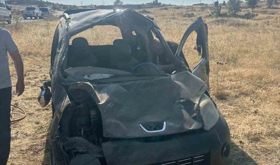 Mardin’in Dargeçit ilçesinde kontrolden çıkan hafif ticari aracın takla atması