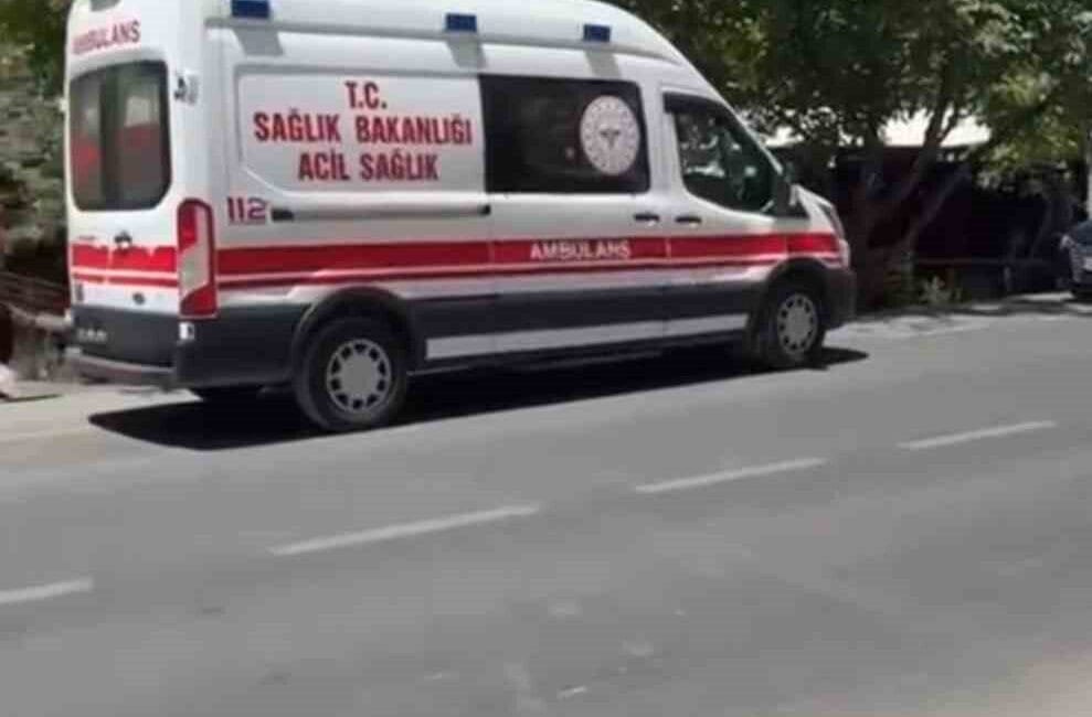 Mardin’de iki otomobilin çarpışması sonucu meydana gelen trafik kazasında 4