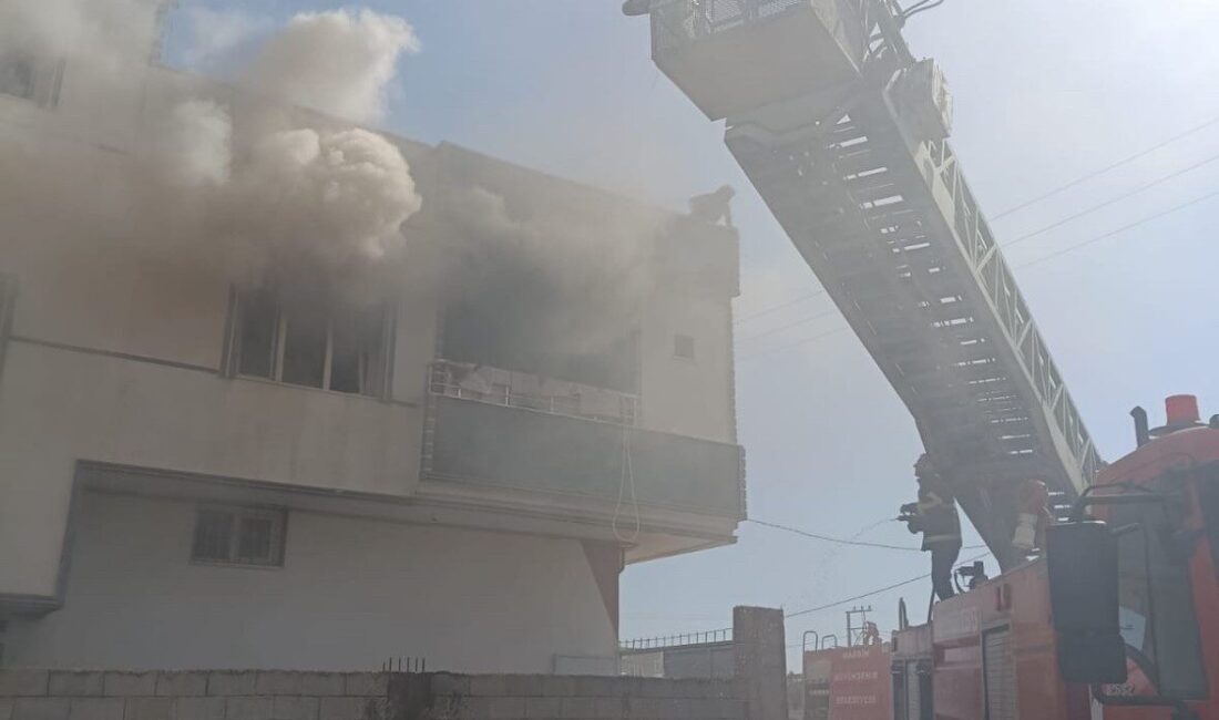 Mardin’in Nusaybin ilçesinde müstakil bir evde çıkan yangın, itfaiye ekiplerinin