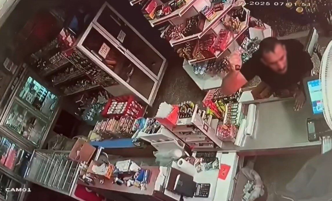 Eskişehir’de satın aldığı dondurmayı iade edemediği için market sahibine saldıran
