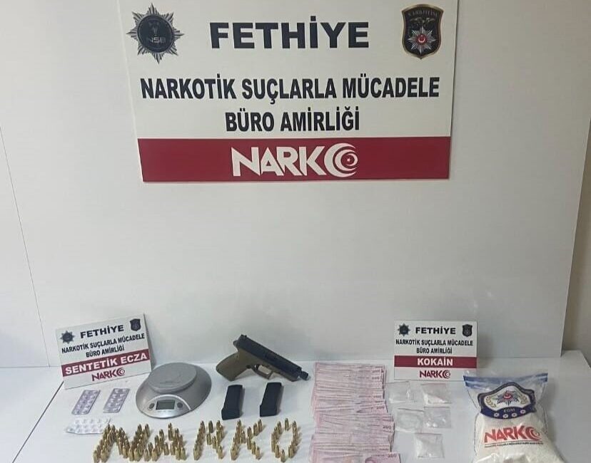 Muğla’nın Marmaris ve Fethiye ilçelerinde gerçekleştirilen uyuşturucu operasyonlarında yakalanan 5
