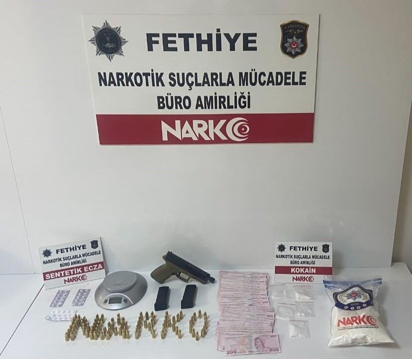 Muğla’nın Marmaris ve Fethiye ilçelerinde gerçekleştirilen uyuşturucu operasyonlarında yakalanan 5