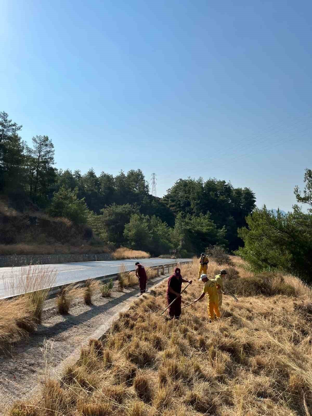 Muğla’nın Marmaris ilçesinde, orman yangınlarına karşı alınan önlemler kapsamında yol