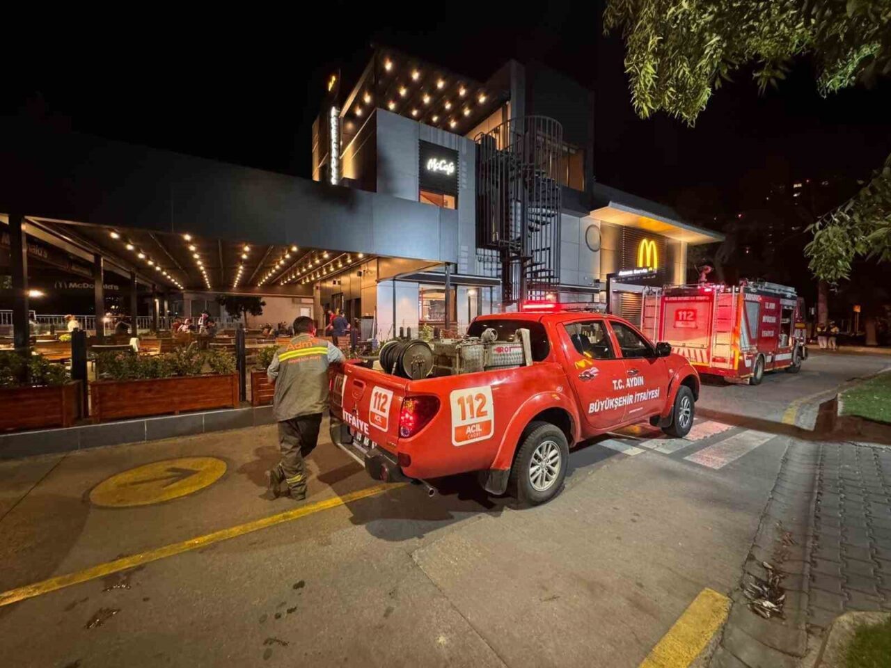 Aydın’ın Efeler ilçesinde bulunan restoranda yangın çıktı. Söndürülen yangında restoranda