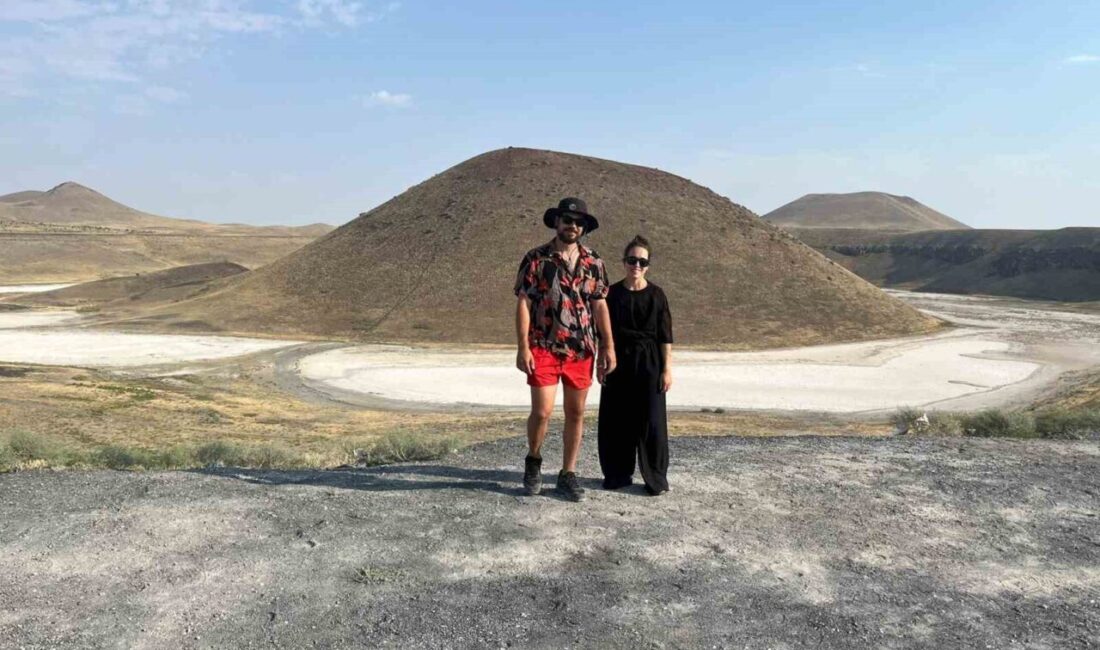 Fransa’nın başkenti Paris’ten yola çıkan Fransız turist çift, Konya’nın Karapınar