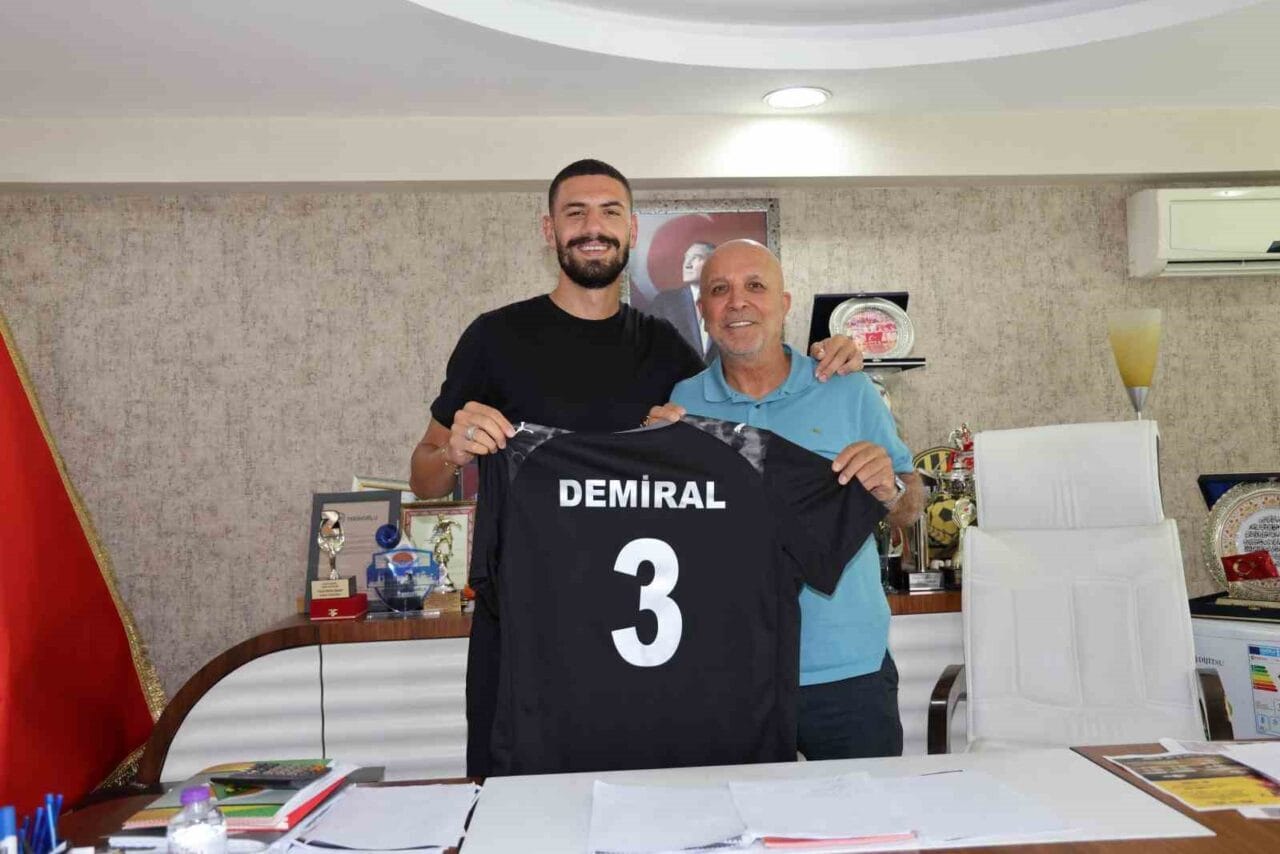 Alanyaspor’da 2018-2019 sezonunda forma giyen mili futbolcu Merih Demiral eski