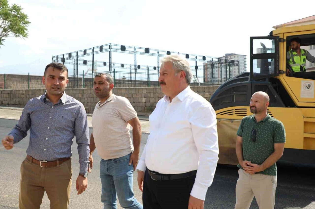 Melikgazi’de konforlu ve daha güvenli yollar yapmak için asfalt çalışmalarına