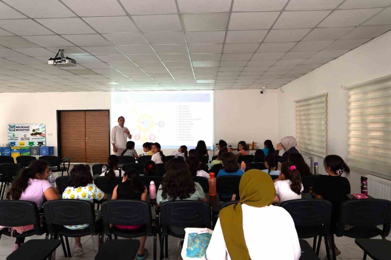 Melikgazi Belediyesi; çevre bilincini küçük yaşlarda kazandırmak amacıyla yaz kampında