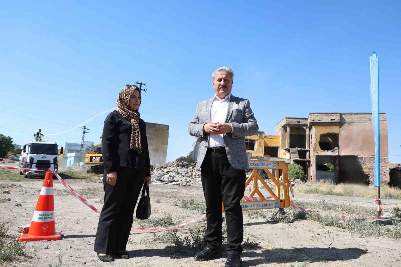 Melikgazi Belediyesi; Tacettinveli Mahallesi’nde vatandaşların güvenliği için tehlike oluşturabilecek beş