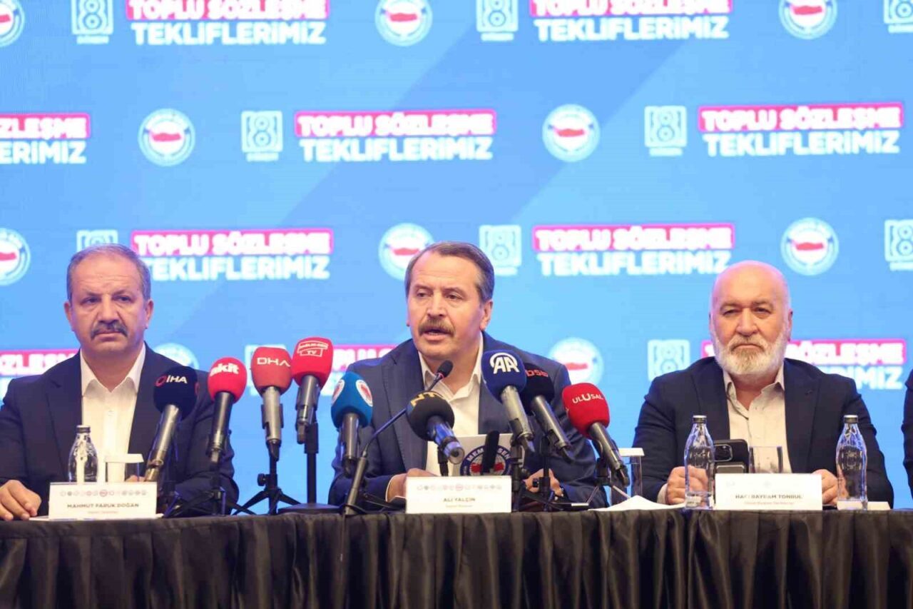 Memur Sendikaları Konfederasyonu (Memur-Sen), 8’inci dönem toplu sözleşme tekliflerini duyurdu.