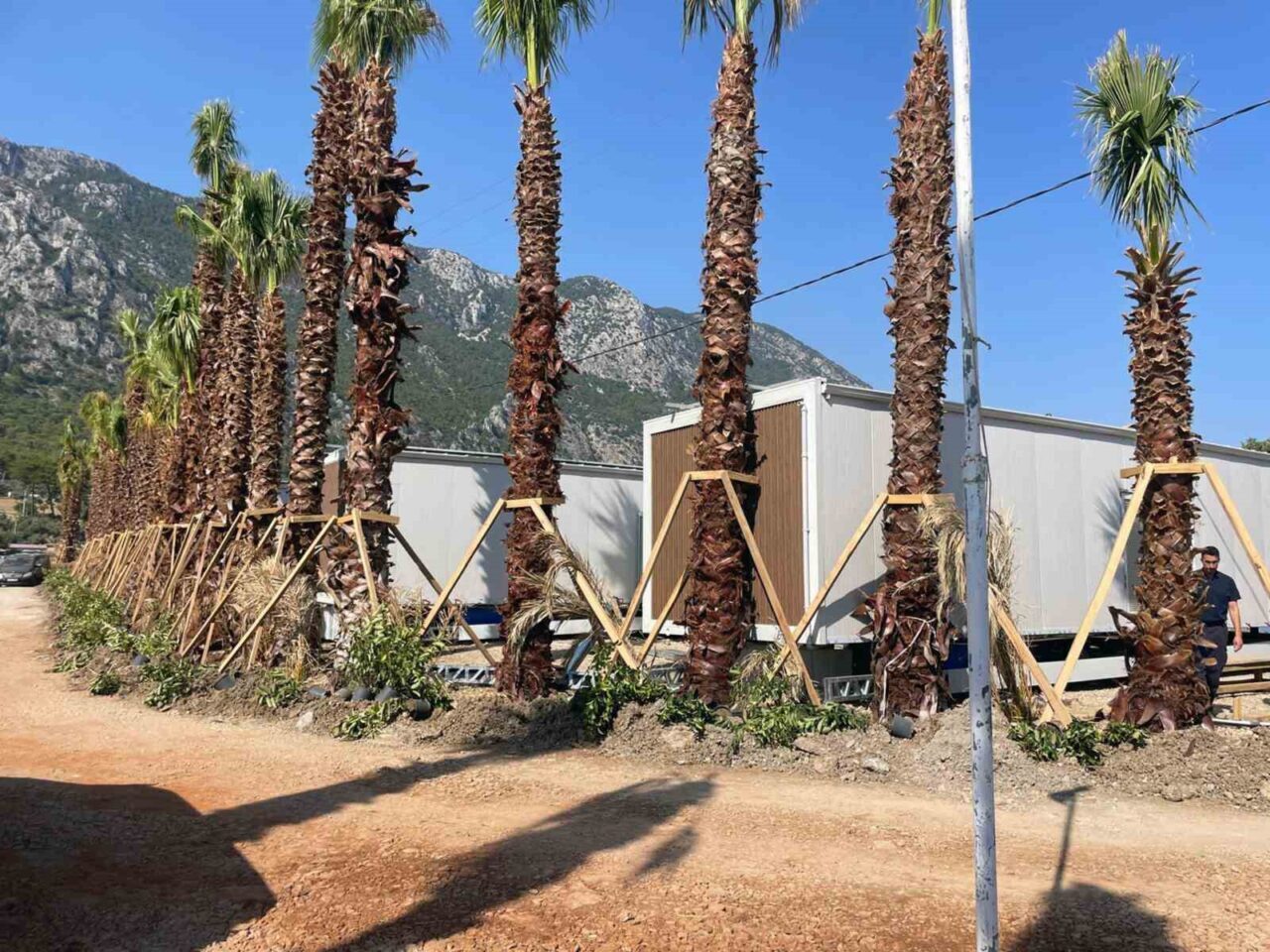 Kaçık ve eklenti yapılarla ile ilgili çalışmalarını sürdüren Menteşe Belediyesi,