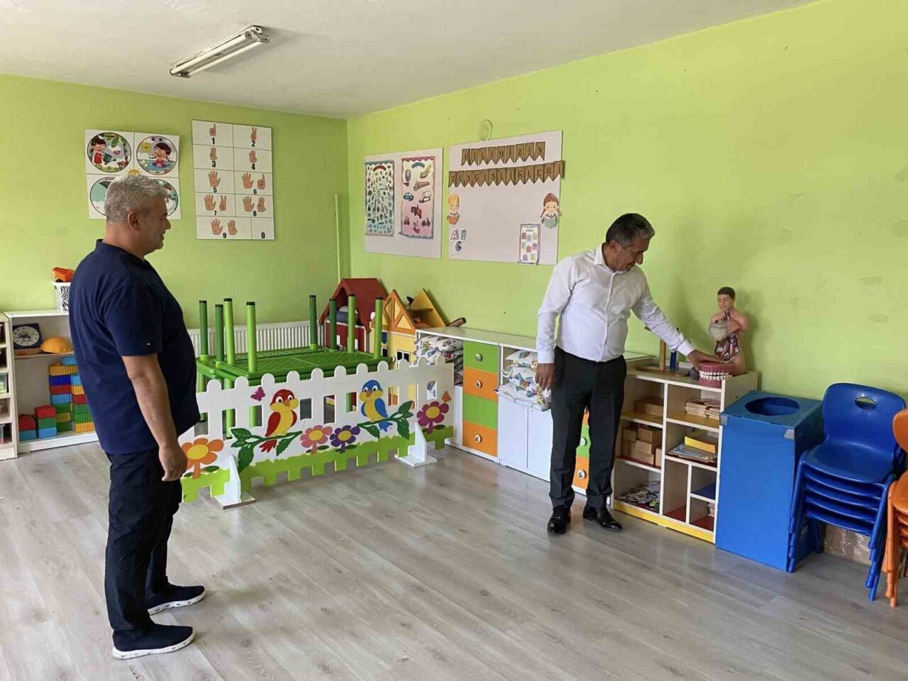 Menteşe İlçe Milli Eğitim Müdürü İdris Kömürcü, okul ziyaretleri kapsamında