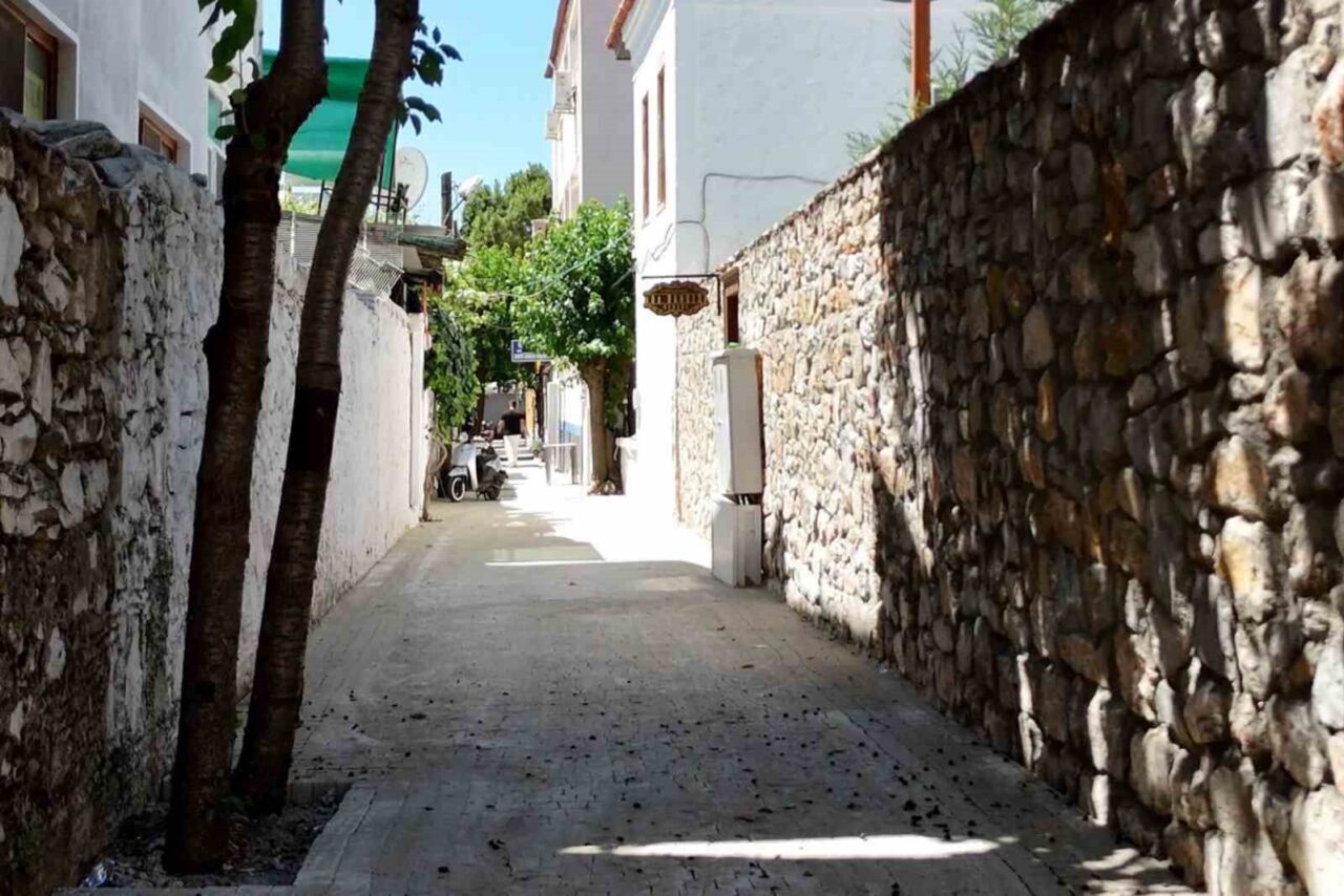 Menteşe Belediyesi tarafından kent merkezindeki Özer Türk Caddesi, Karşıyaka Mahallesi