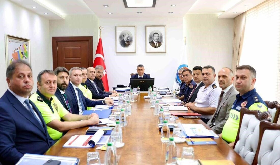 Mersin Valisi Atilla Toros başkanlığında Asayiş Değerlendirme Toplantısı yapıldı. Toplantıda,