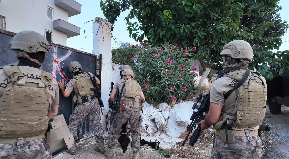 Mersin’in Erdemli ilçesi Kızkalesi mevkiinde, fuhuş suçuna yönelik düzenlenen özel