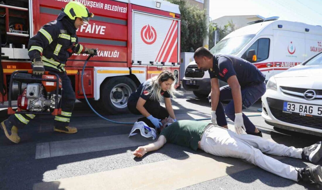 Mersin’de ’Bir Kural, Bir Ömür’ tatbikatı kapsamında düzenlenen trafik tatbikatı