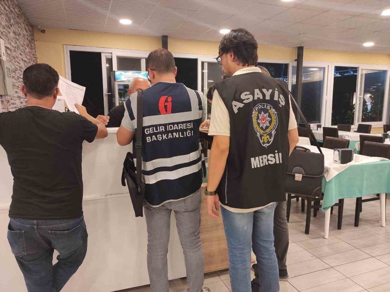 Mersin’de gerçekleştirilen denetimlerde, ruhsatsız faaliyet gösteren ve çeşitli usulsüzlükler tespit