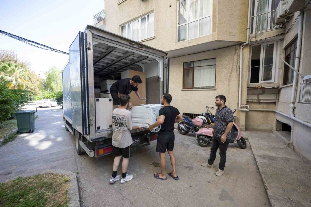 Mersin Büyükşehir Belediyesinin ‘TaşıYanım’ projesiyle üniversite öğrencilerinin şehir içindeki ev
