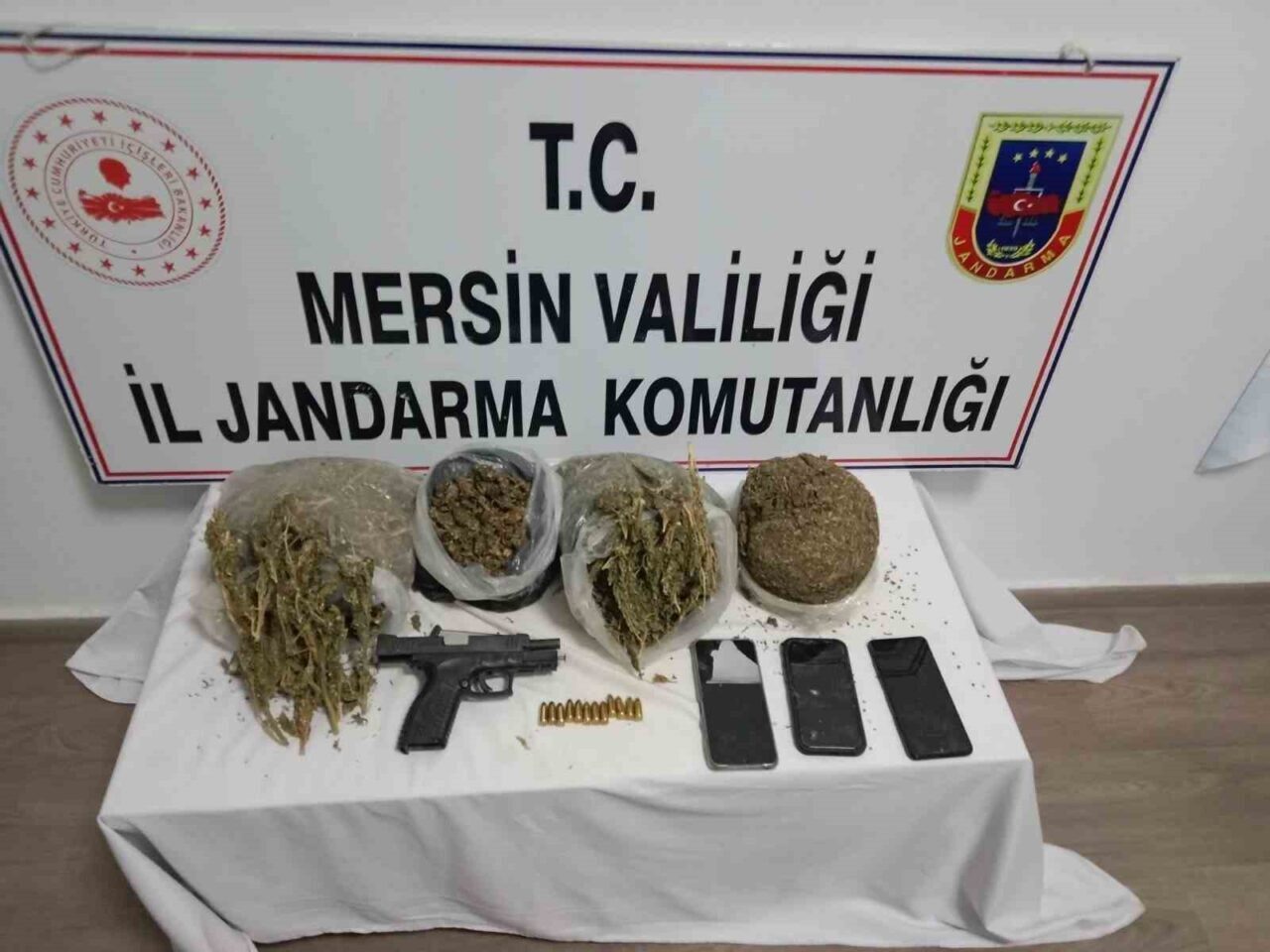 Mersin İl Jandarma Komutanlığı ekiplerince uyuşturucu ticareti yapan şahıslara yönelik
