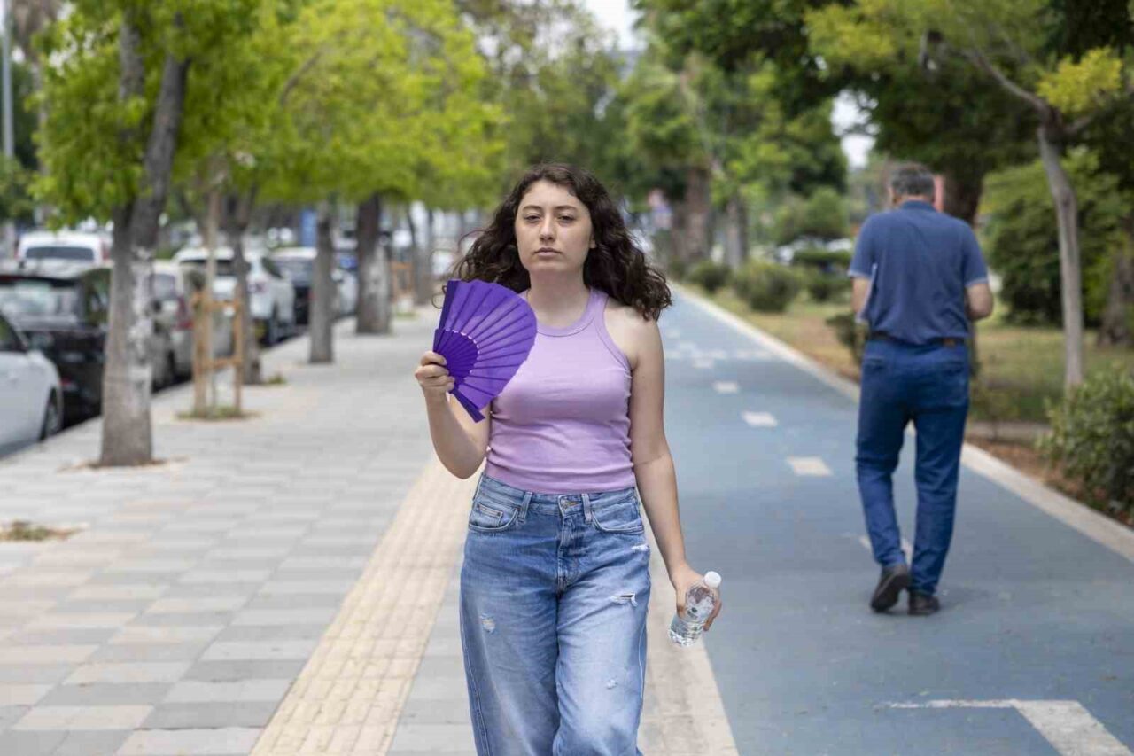 Mersin’de hava sıcaklıklarının artmasıyla birlikte uzmanlardan uyarı geldi. Uzm. Dr.