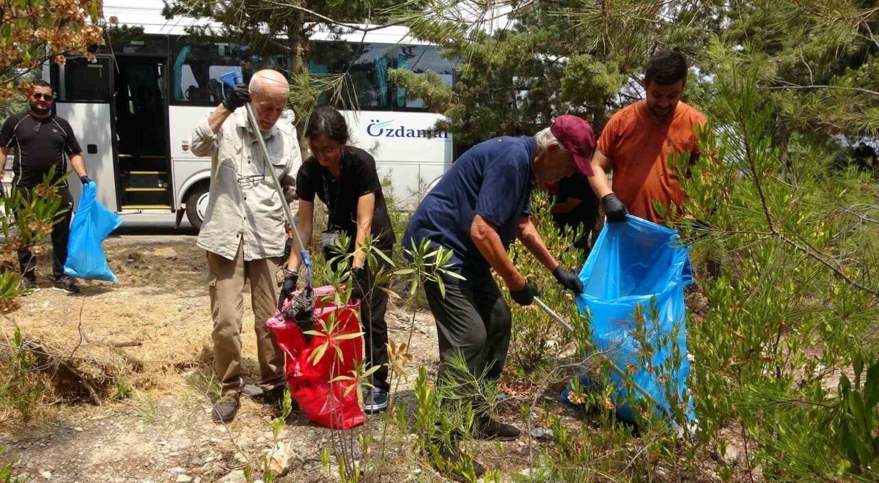 Mersin’de ormanlık ve piknik alanlarında düzenlenen çevre etkinliğinde, yaş almış