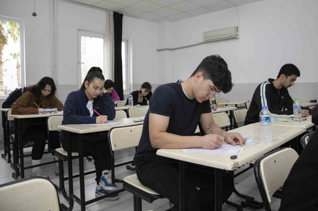 Mersin Büyükşehir Belediyesi kurs merkezleri, öğrencilere yıl boyunca sağladığı akademik