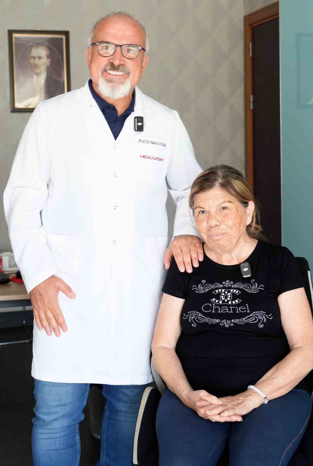 İzmir Ekonomi Üniversitesi Medical Point Hastanesi’nde 76 yaşındaki Fatma Slem’in