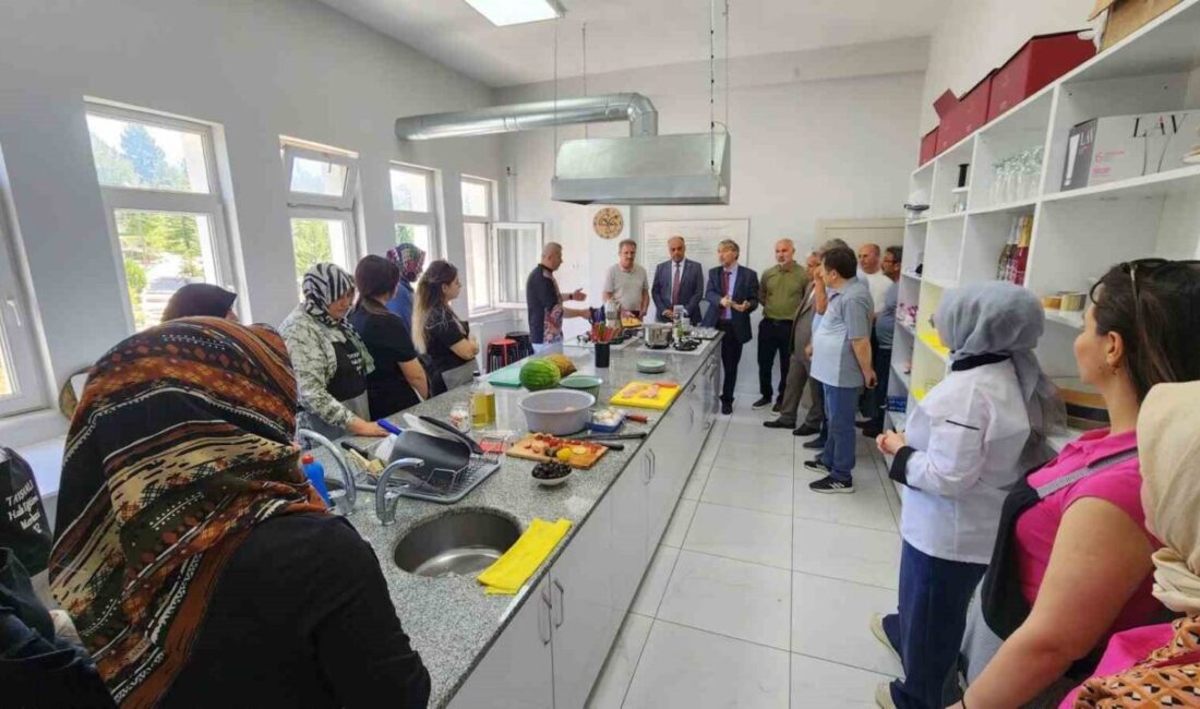 Kütahya İl Millî Eğitim Müdürü Mustafa Yılmaz, Şube Müdürü Hüseyin