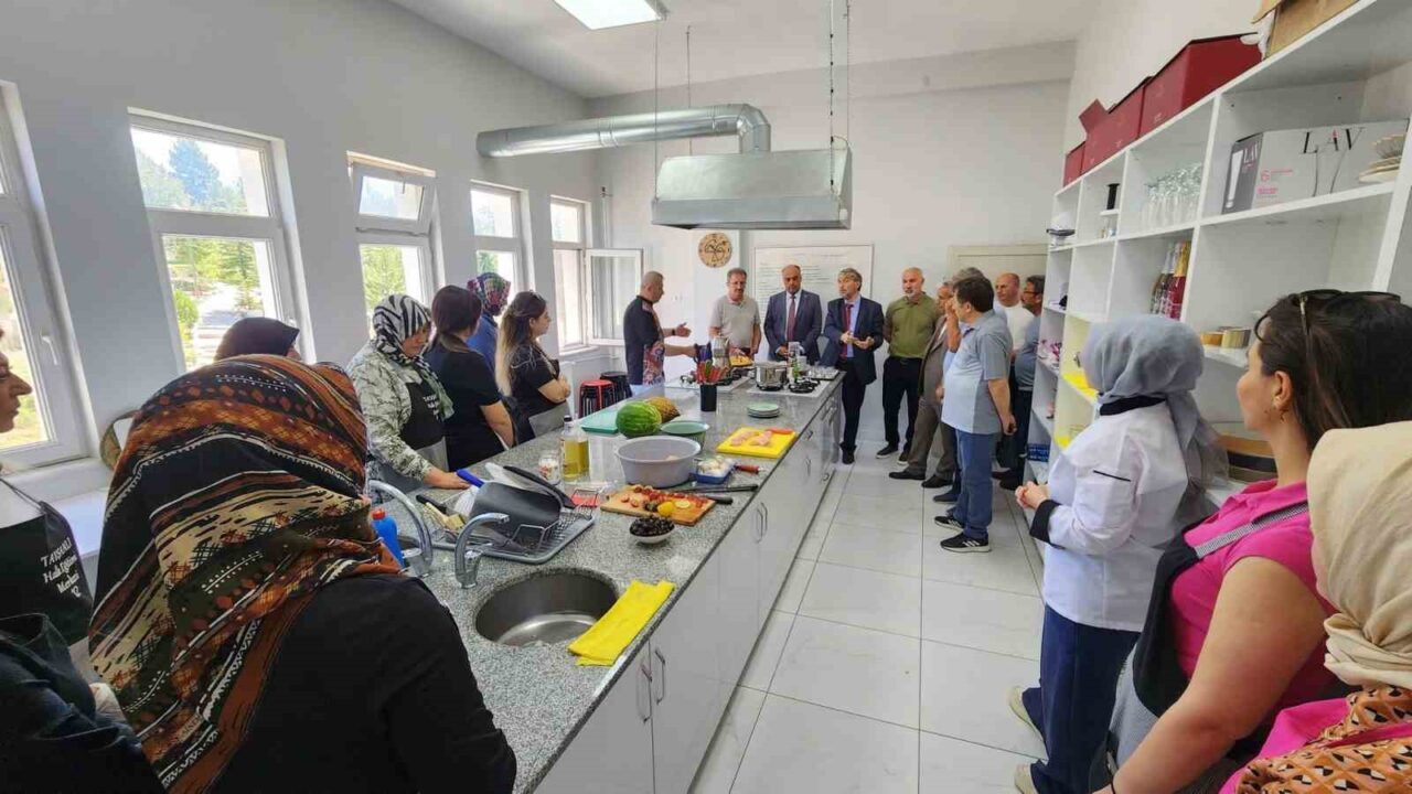 Kütahya İl Millî Eğitim Müdürü Mustafa Yılmaz, Şube Müdürü Hüseyin