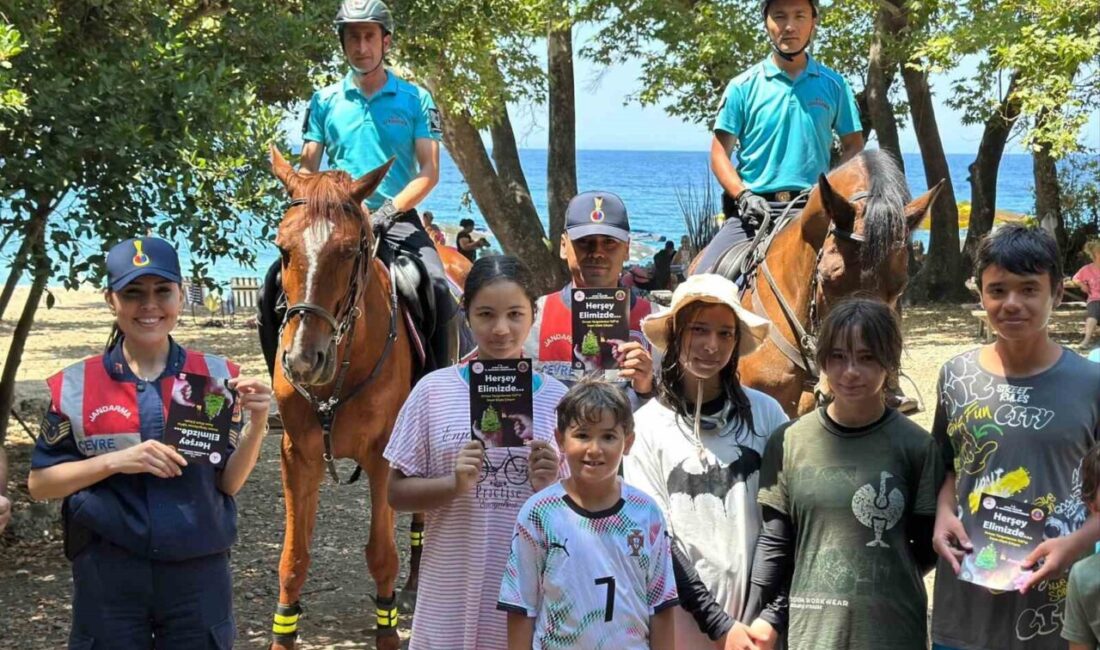 Aydın’ın Kuşadası ilçesinde bulunan Milli Park’ta çalışmalarına devam eden jandarma