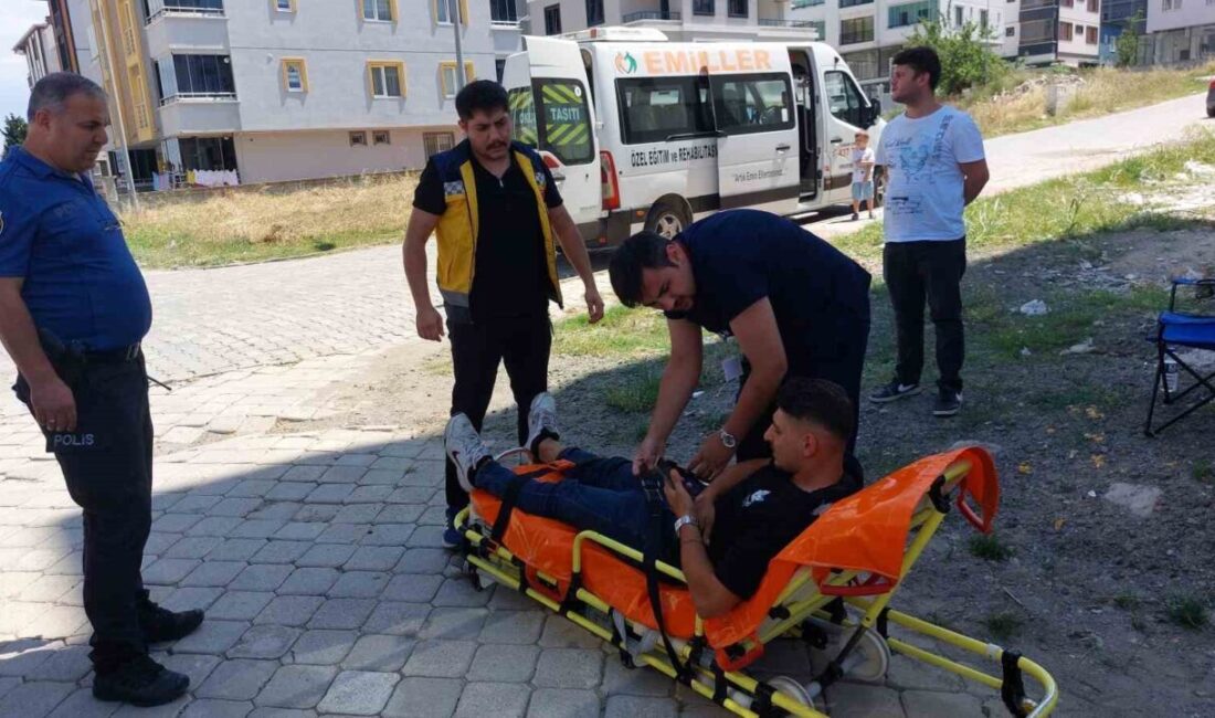 Samsun’da motosiklet ile hasta servis minibüsünün çarpıştığı kazada 1 kişi