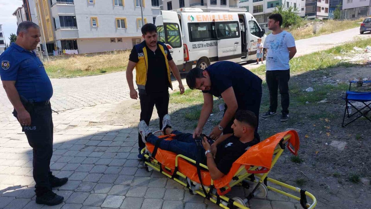 Samsun’da motosiklet ile hasta servis minibüsünün çarpıştığı kazada 1 kişi