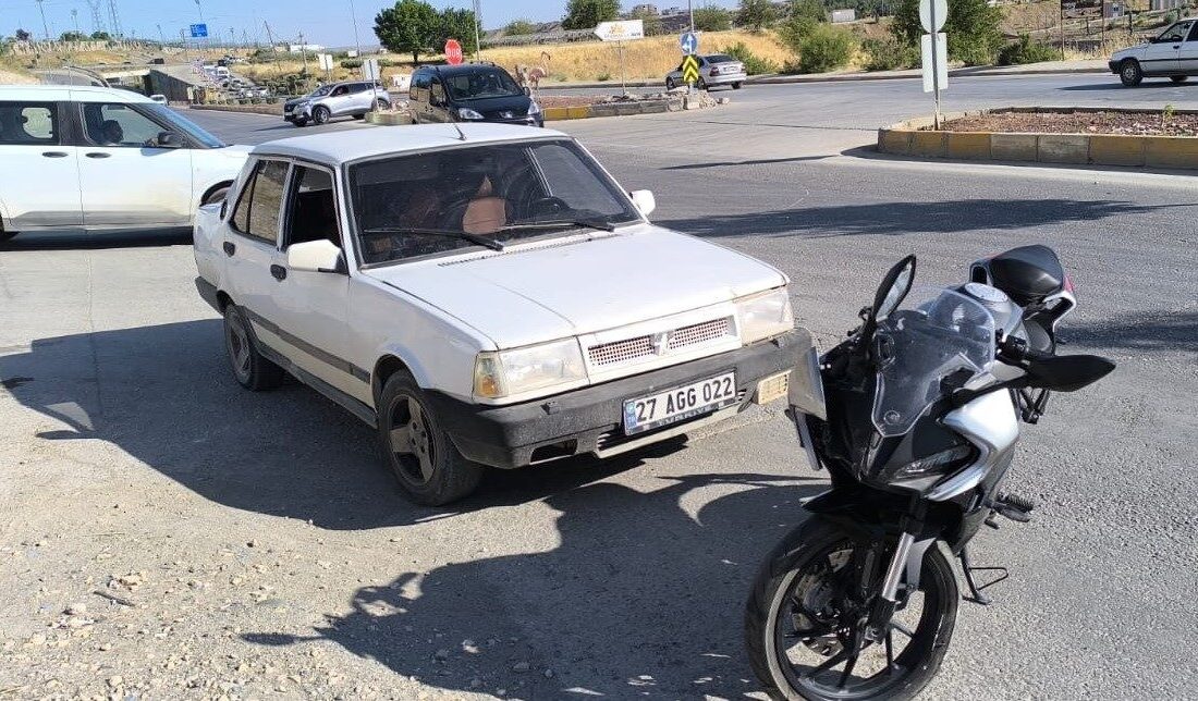 Adıyaman’da, motosiklet ile otomobilin çarpışması sonucu 2 kişi yaralandı. Edinilen