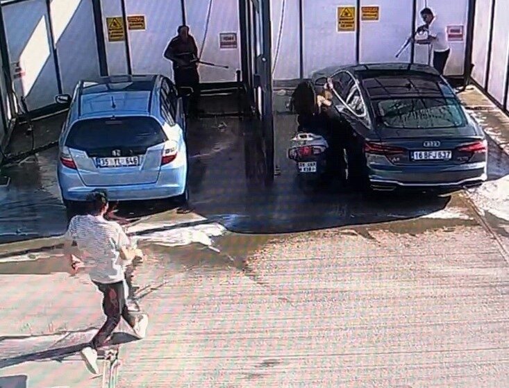 Bursa’nın İnegöl ilçesinde meydana gelen kazada, sürücüsünün benzin aldıktan hemen