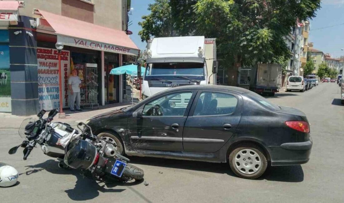 Eskişehir’de bir otomobilin motosikletli polise aracına çarpması sonucunda meydana geldiği