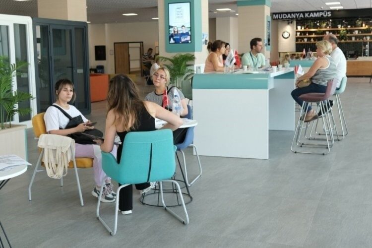 Bursa’nın tek vakıf üniversitesi olan Mudanya Üniversitesi’nde, öğrencilere tercih sürecinde