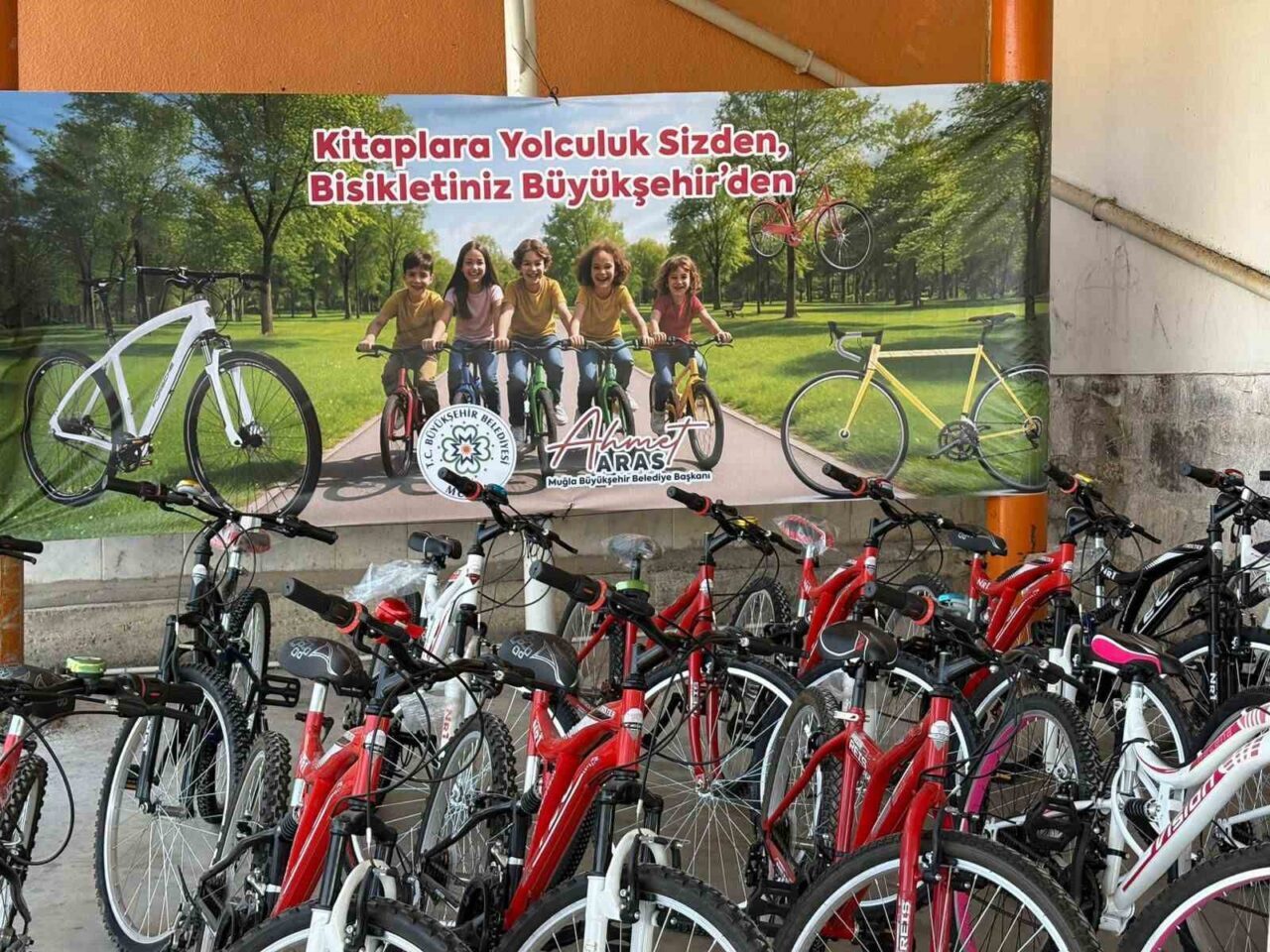 Muğla Büyükşehir Belediyesi “Kitaplara Yolculuk Sizden Bisikletiniz Büyükşehirden” projesi çerçevesinde