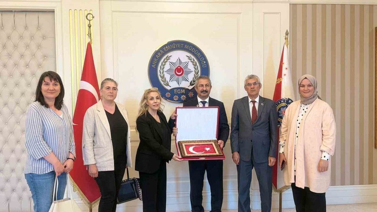 Muhabirler Derneği Yönetim Kurulu üyeleri, Ankara İl Emniyet Müdürü Engin