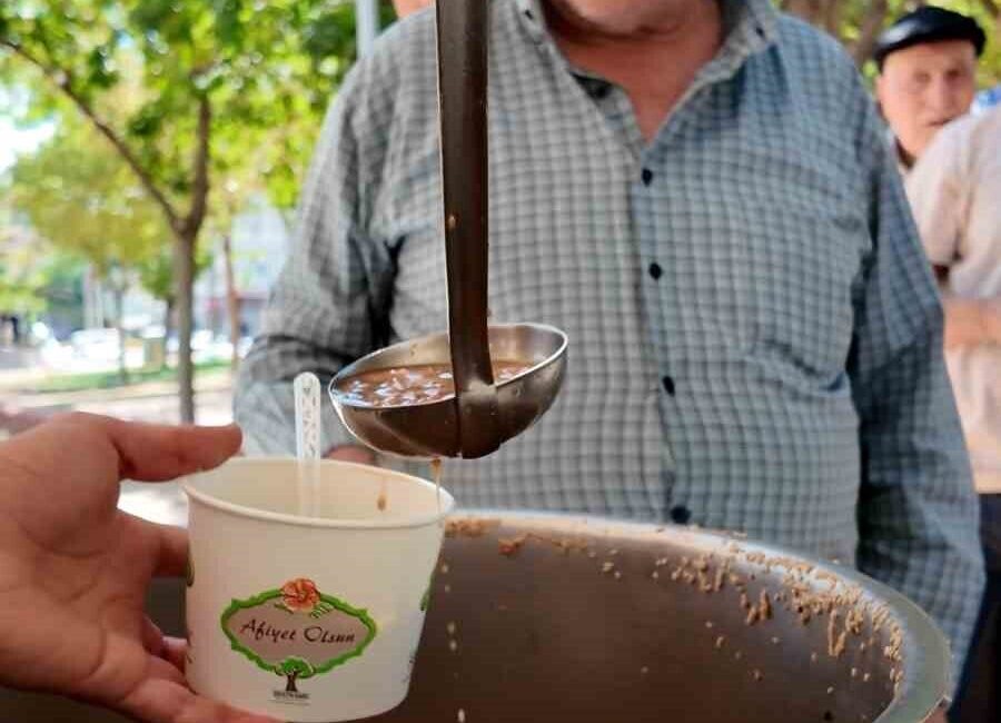 Şehitkamil Belediyesi, Muharrem ayı dolayısıyla geleneksel olarak gerçekleştirdiği aşure dağıtımı