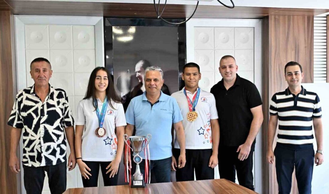 Muratpaşa Belediyespor’un “Kızıl Fırtına” lakaplı antrenörü Hasan Mert Kızıl’ın öğrencileri