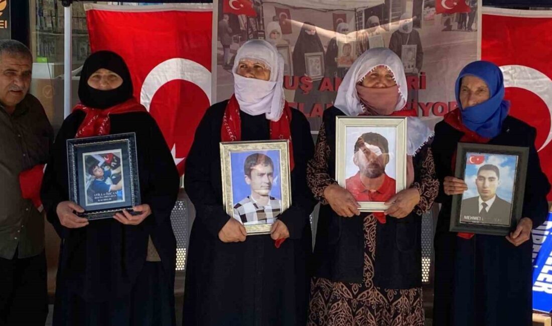 Muş’ta çocukları terör örgütü PKK tarafından kaçırılan aileler, DEM Parti