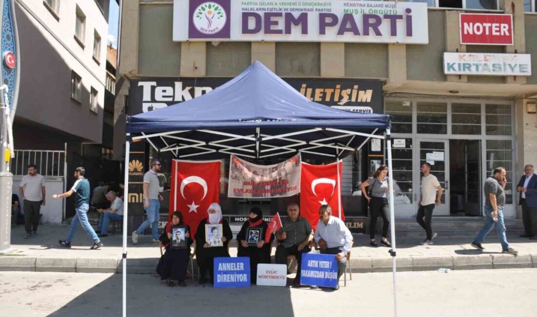 Muş’ta çocukları terör örgütü PKK tarafından kaçırılan aileler, DEM Parti