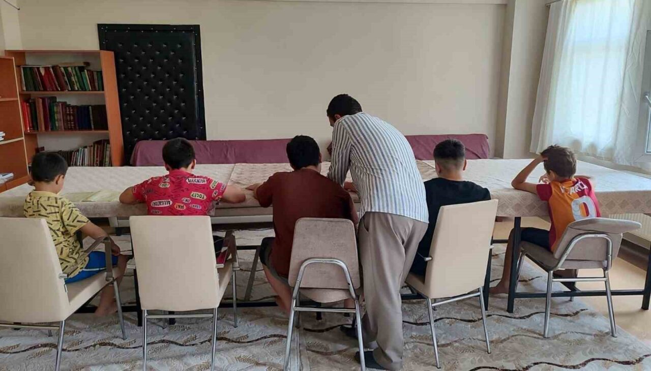Muş Çocuk Evleri Sitesi’nde kalan çocuklar, yaz tatili boyunca din