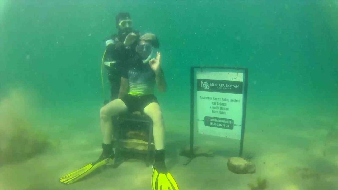 Kocaeli’de 10 yıl ara verdiği berberliğe geri dönen Mustafa Baytan,